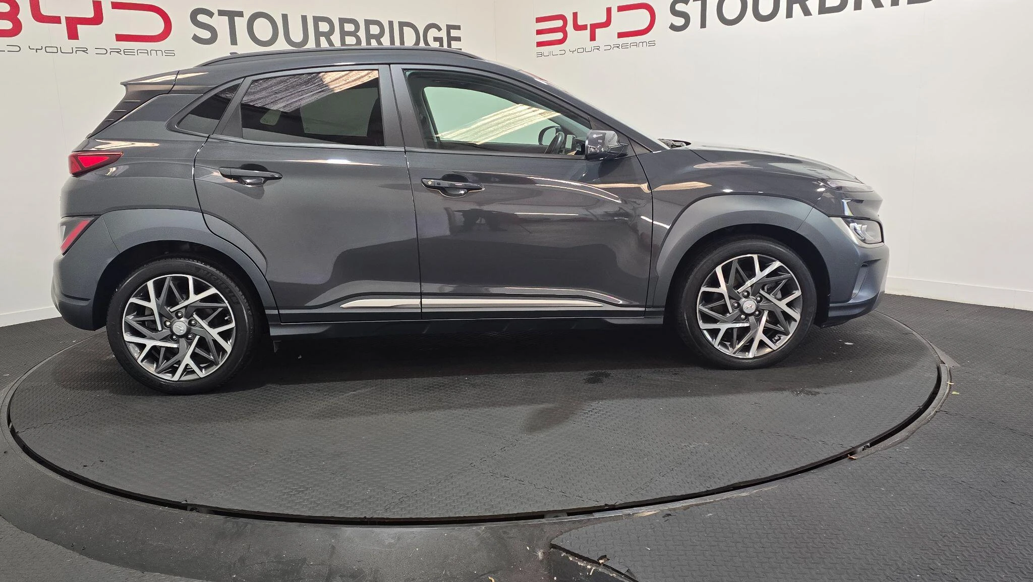 Vehicle image 16