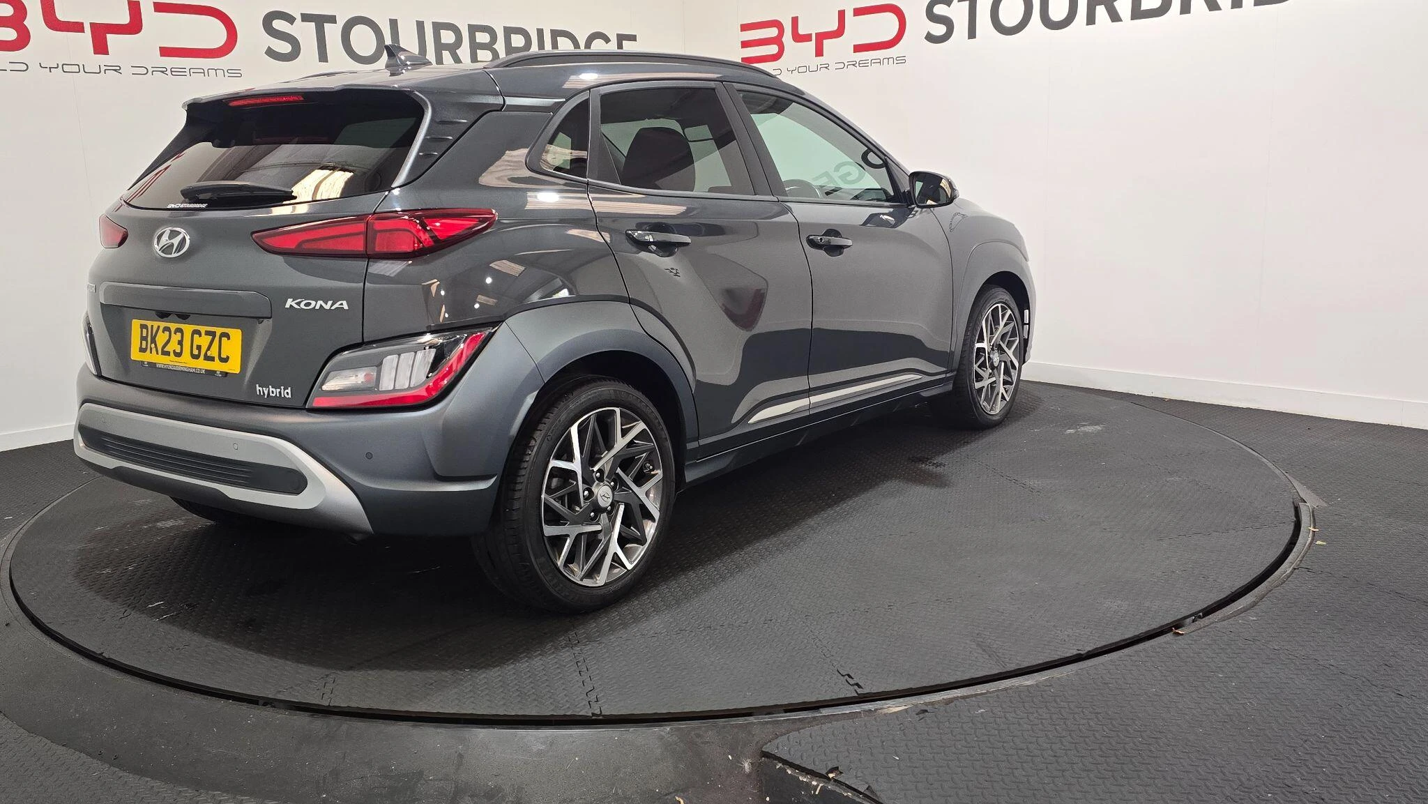 Vehicle image 19