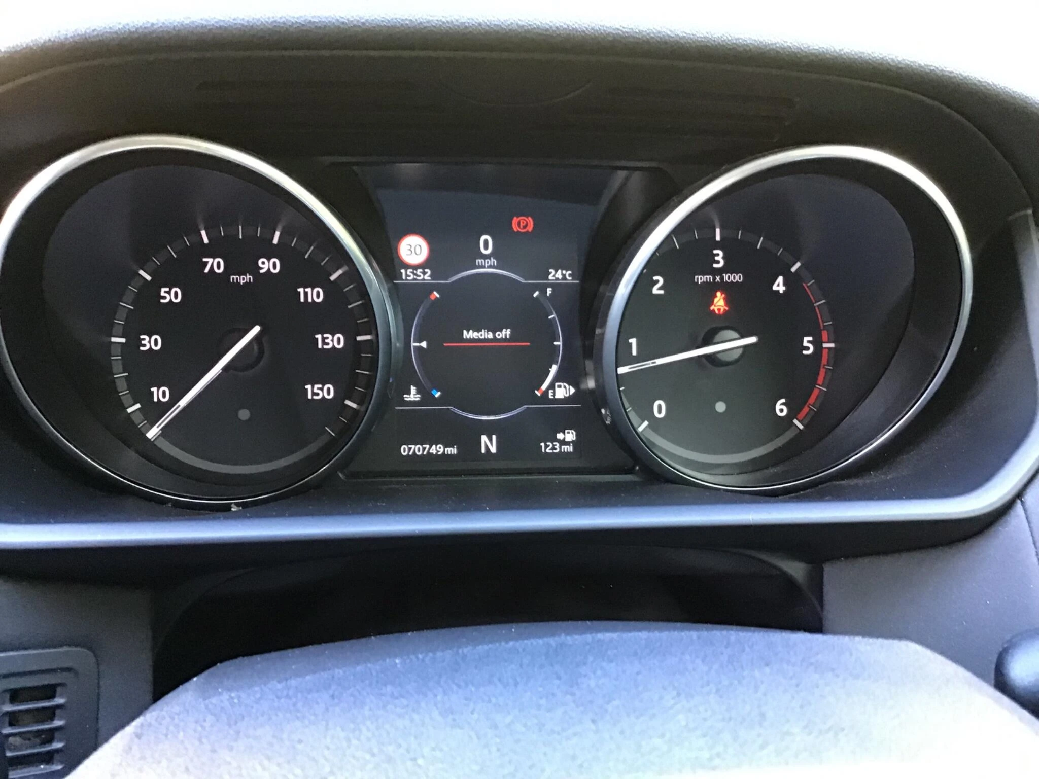 Vehicle image 16