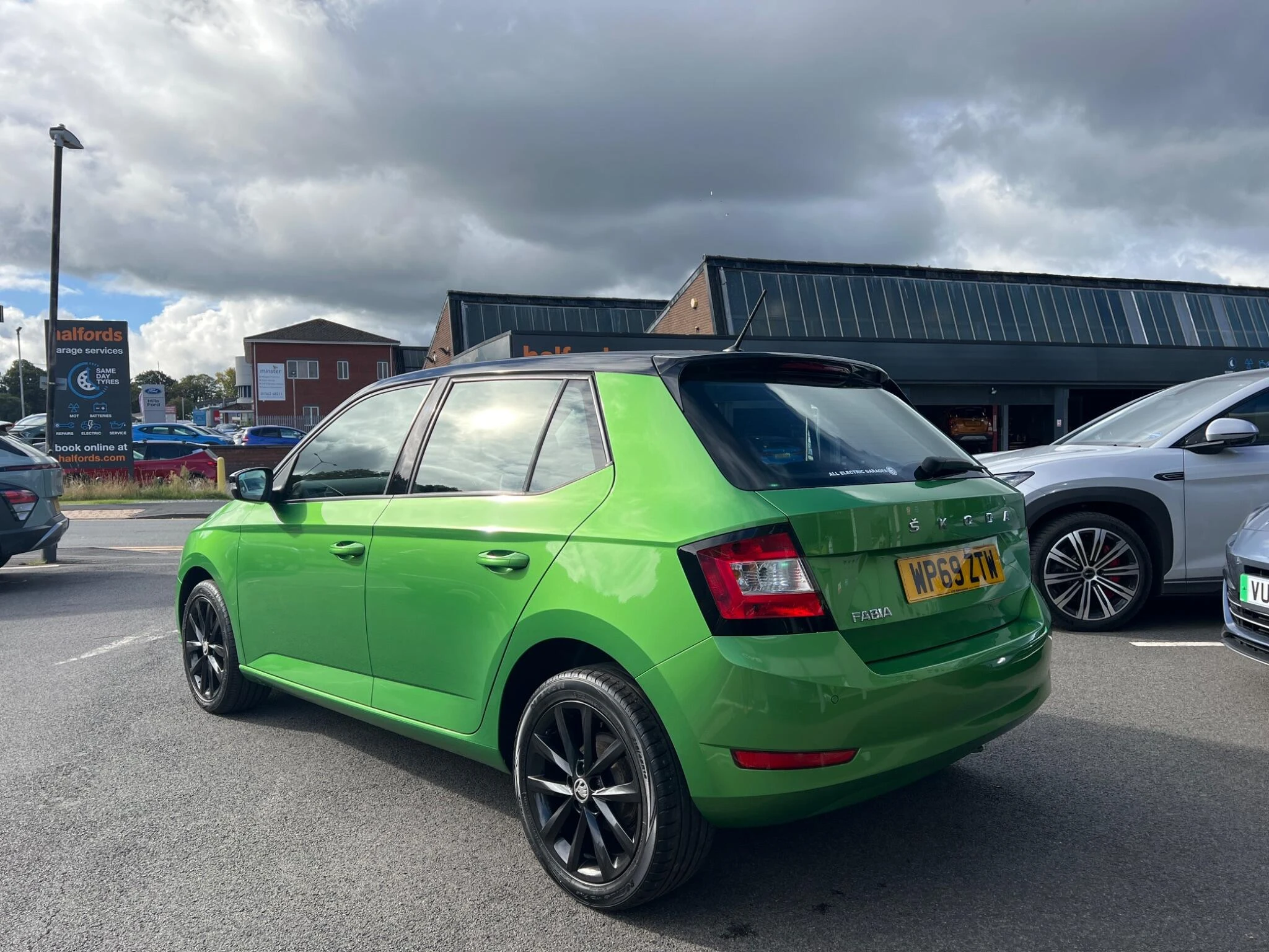 Vehicle image 9