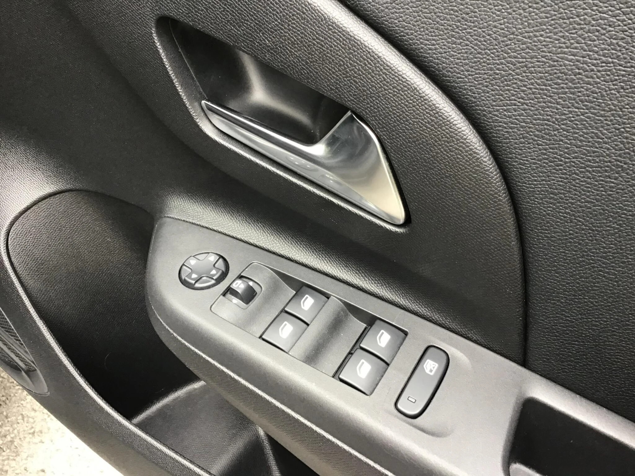 Vehicle image 34