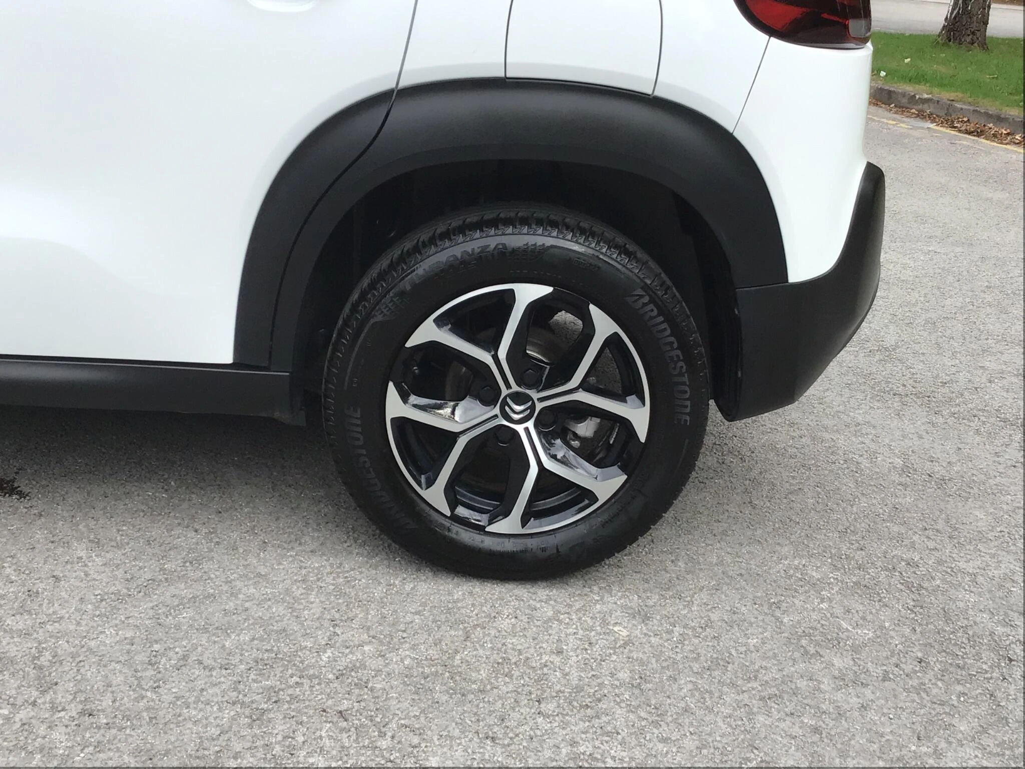 Vehicle image 15