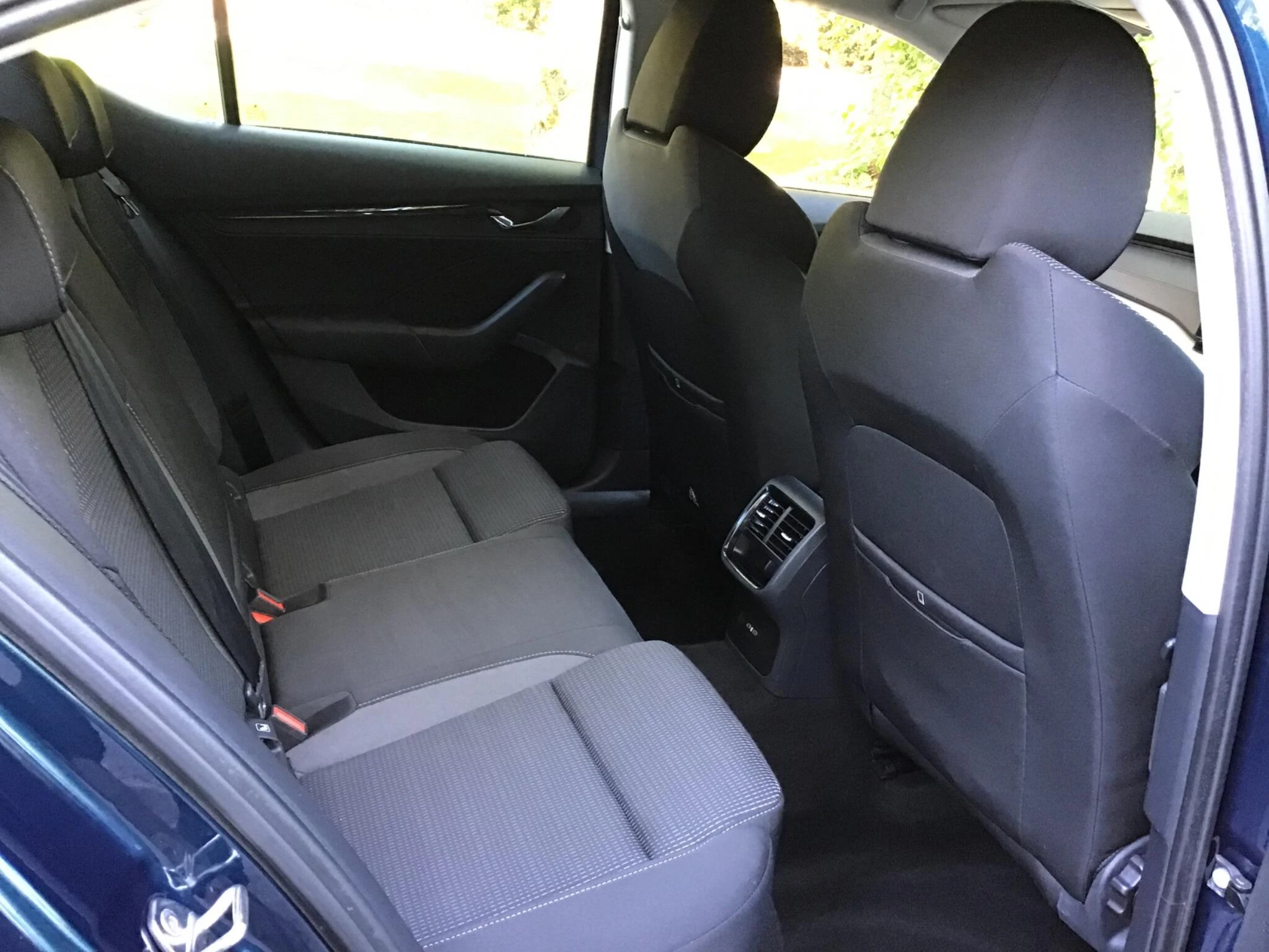Vehicle image 27