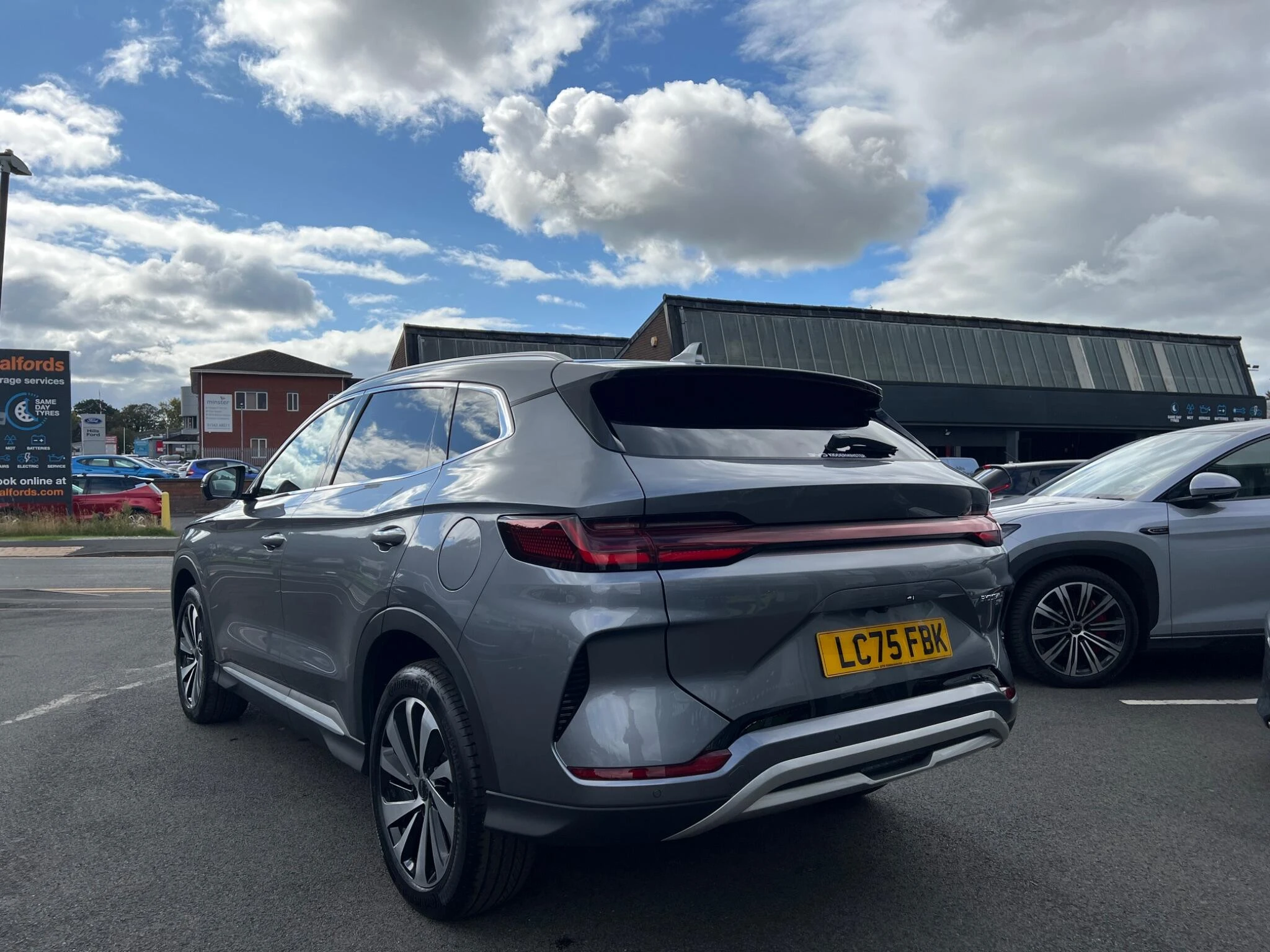 Vehicle image 9