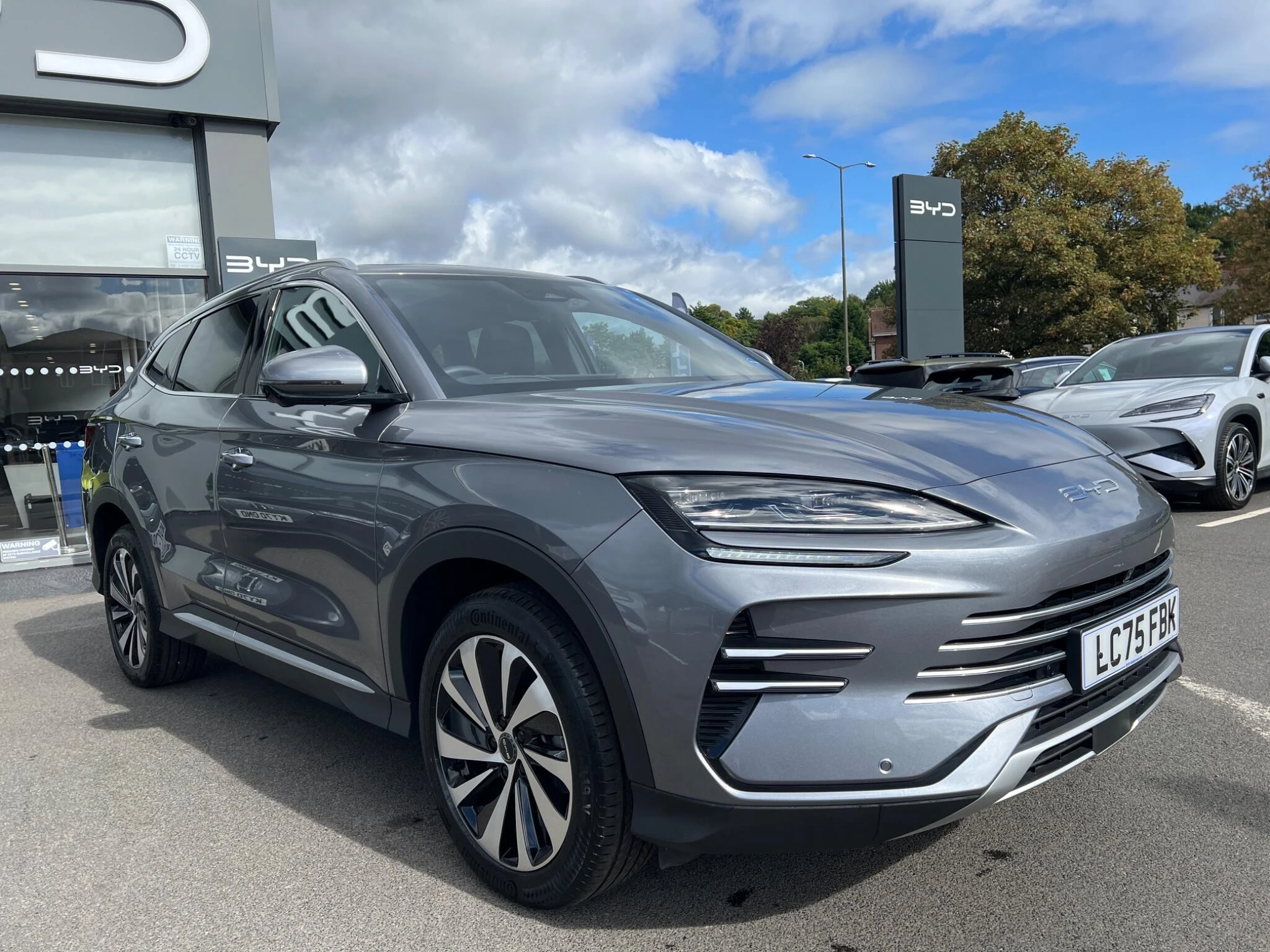 Vehicle image 5