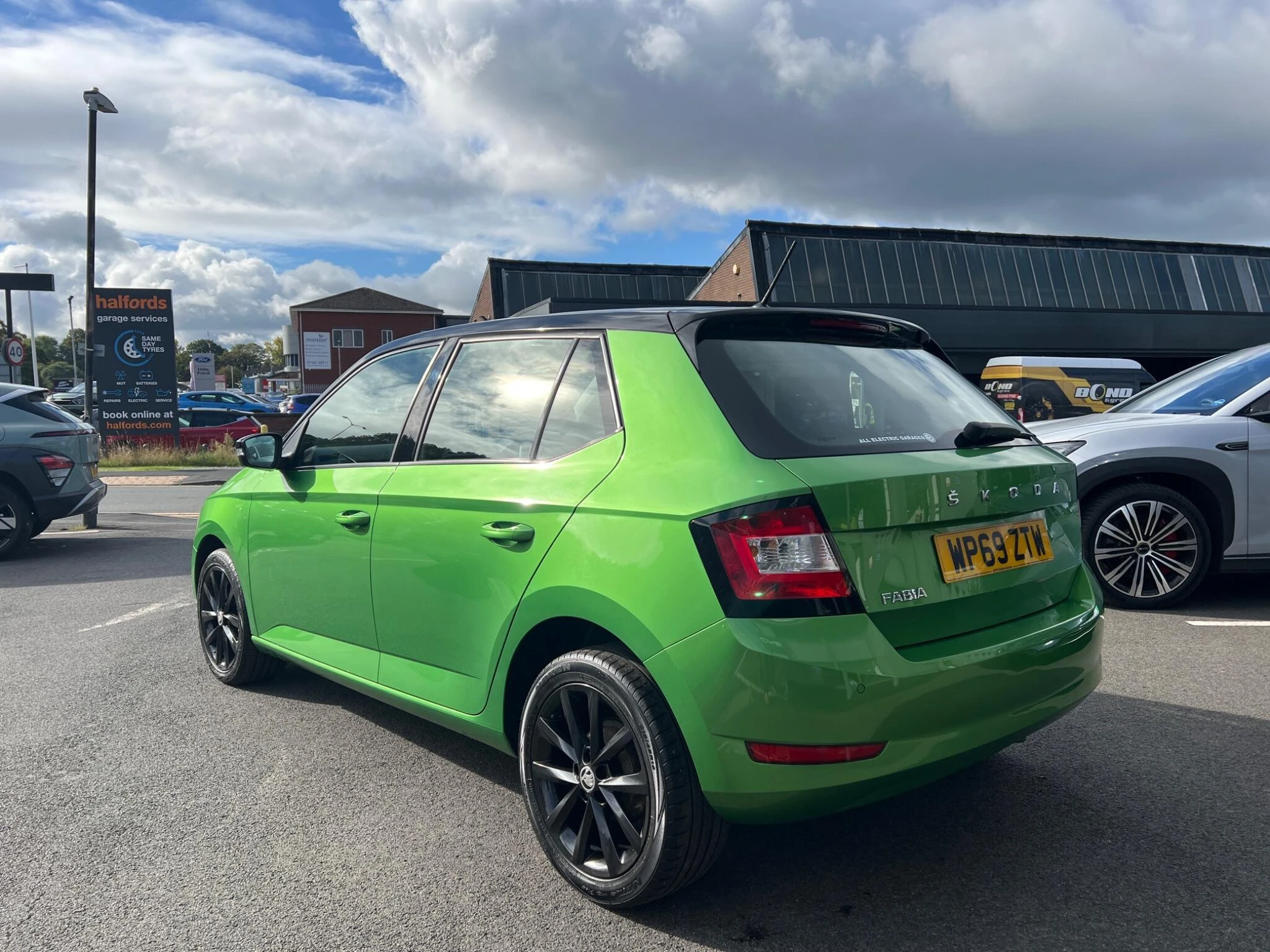 Vehicle image 4