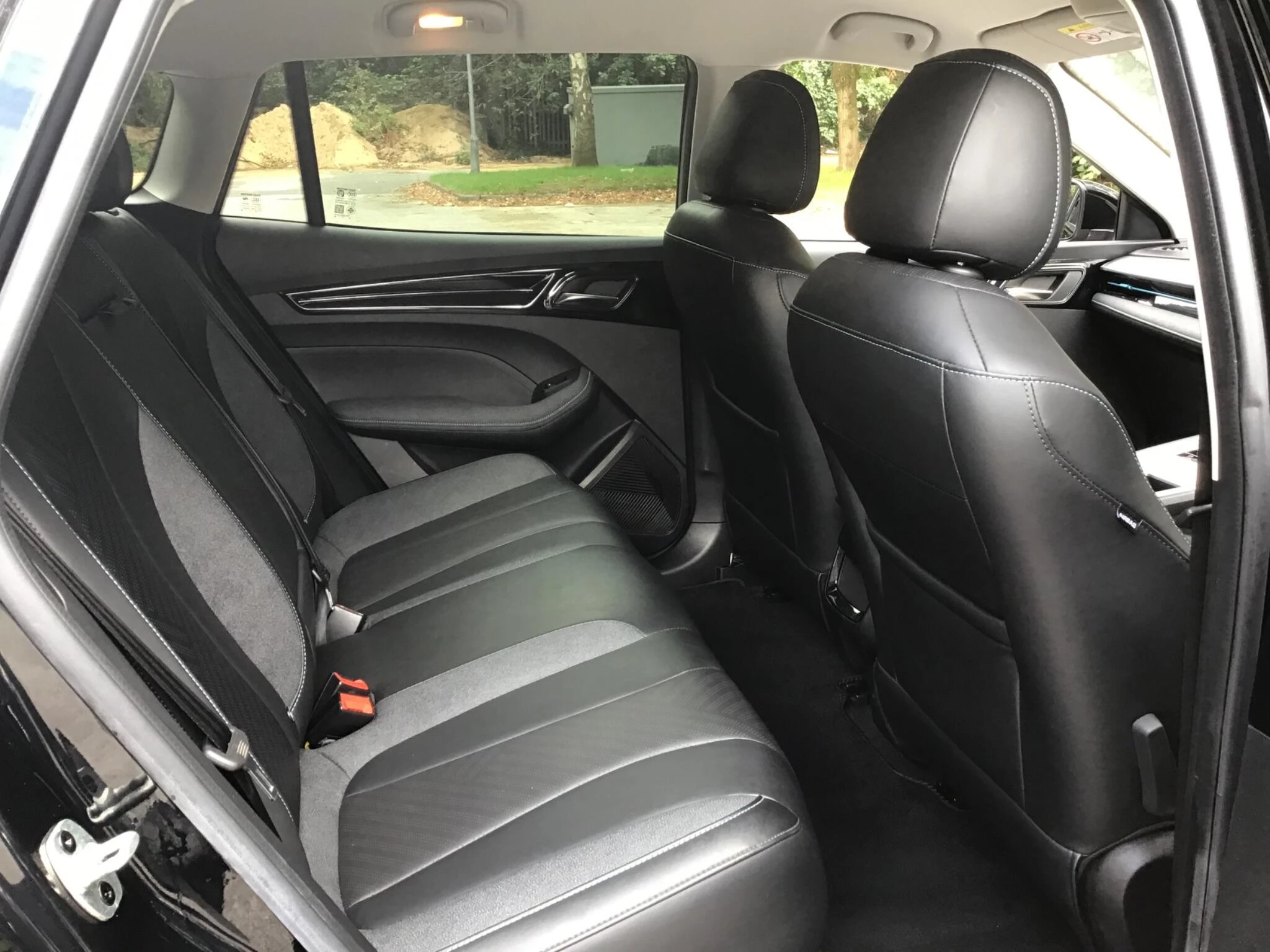 Vehicle image 32