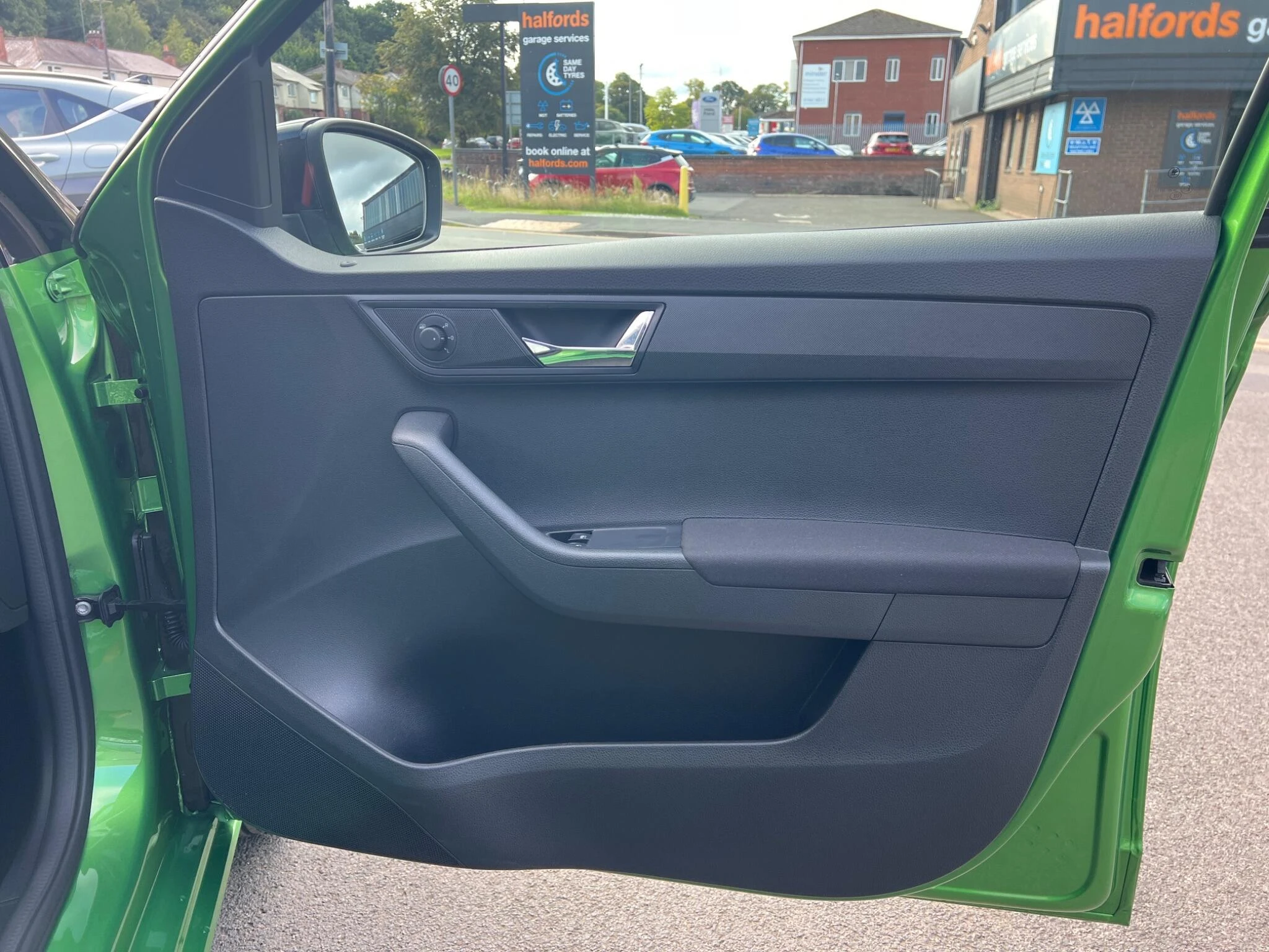 Vehicle image 31