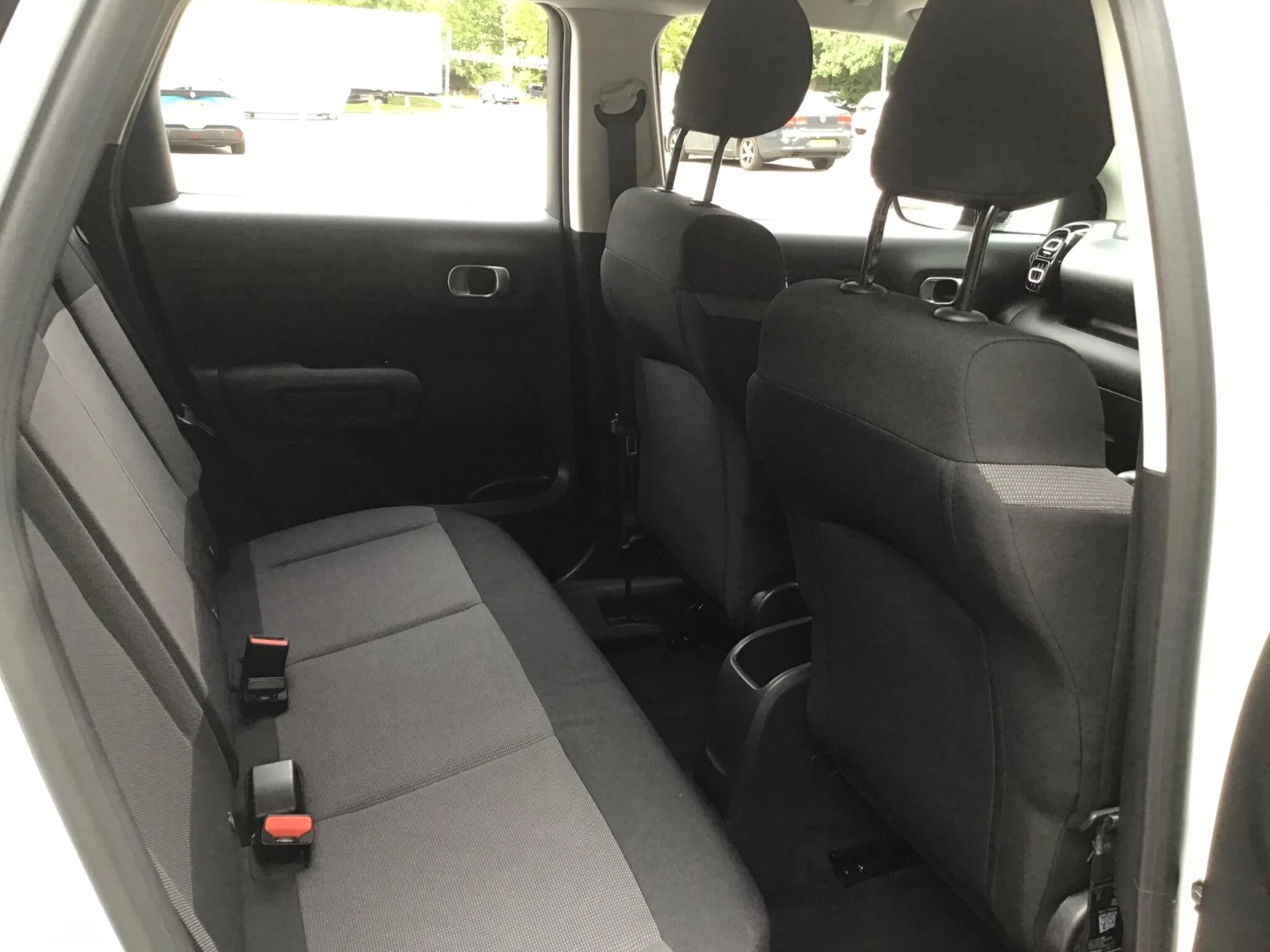 Vehicle image 27