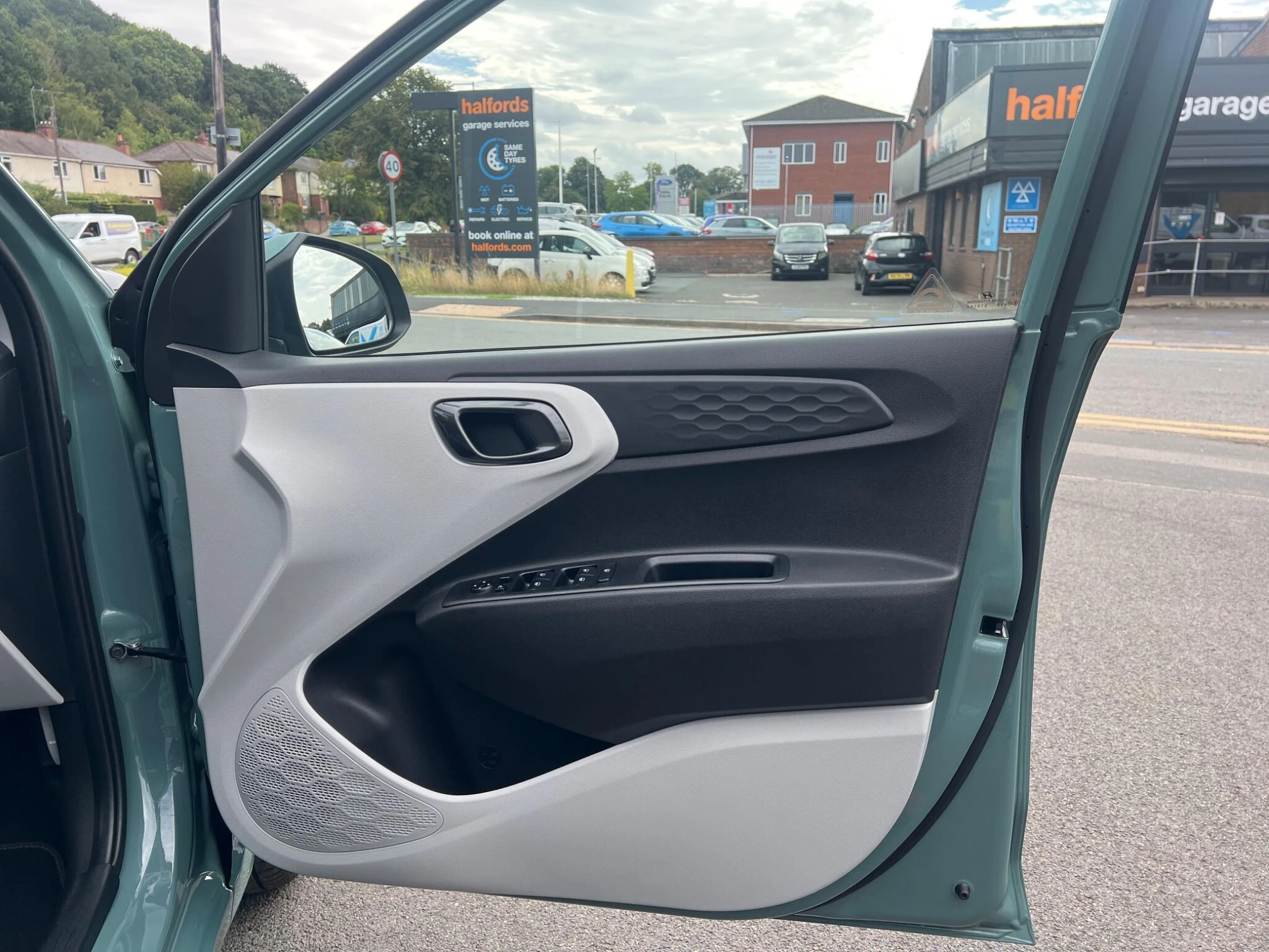 Vehicle image 30