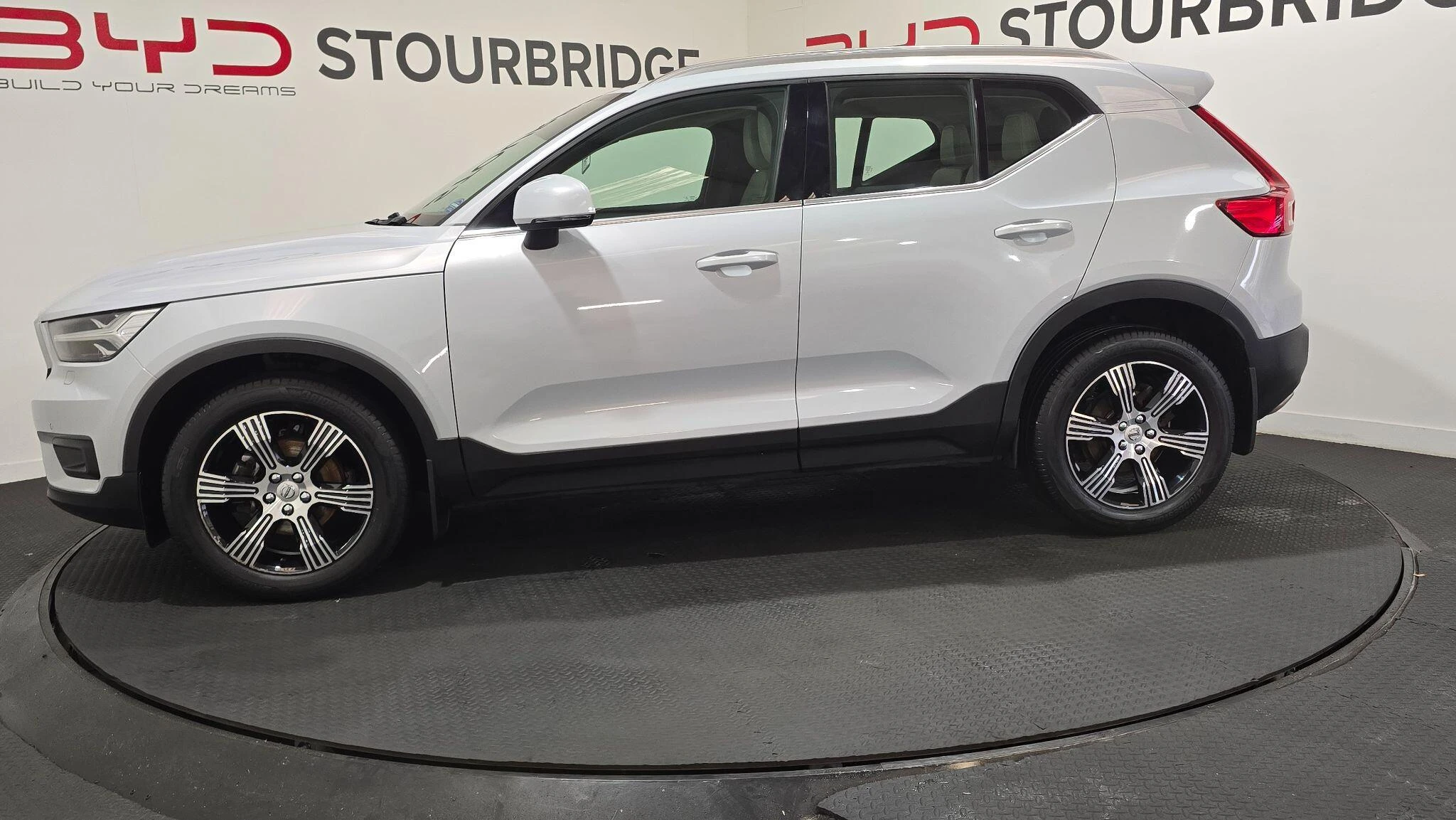 Vehicle image 10
