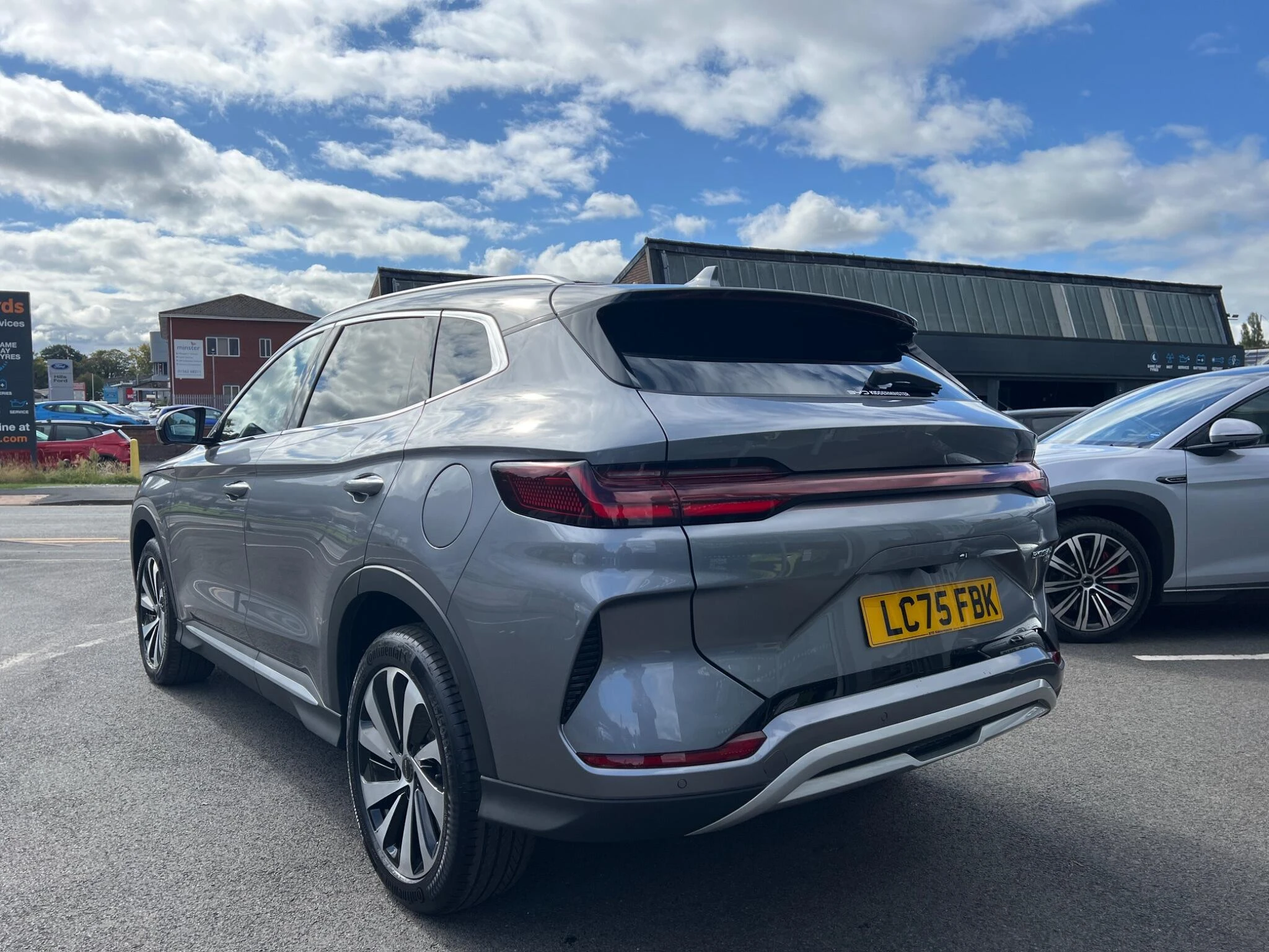 Vehicle image 4