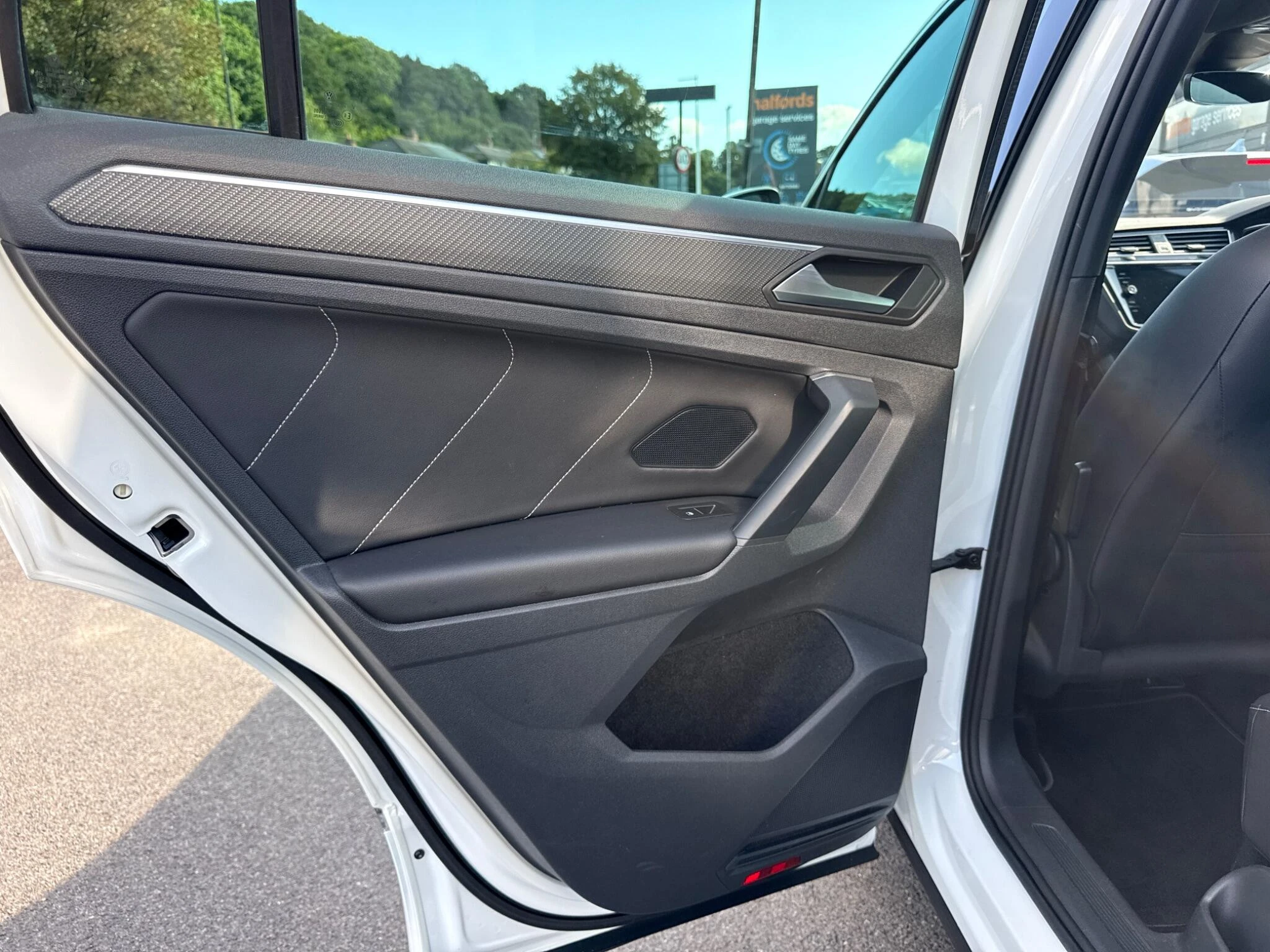 Vehicle image 28