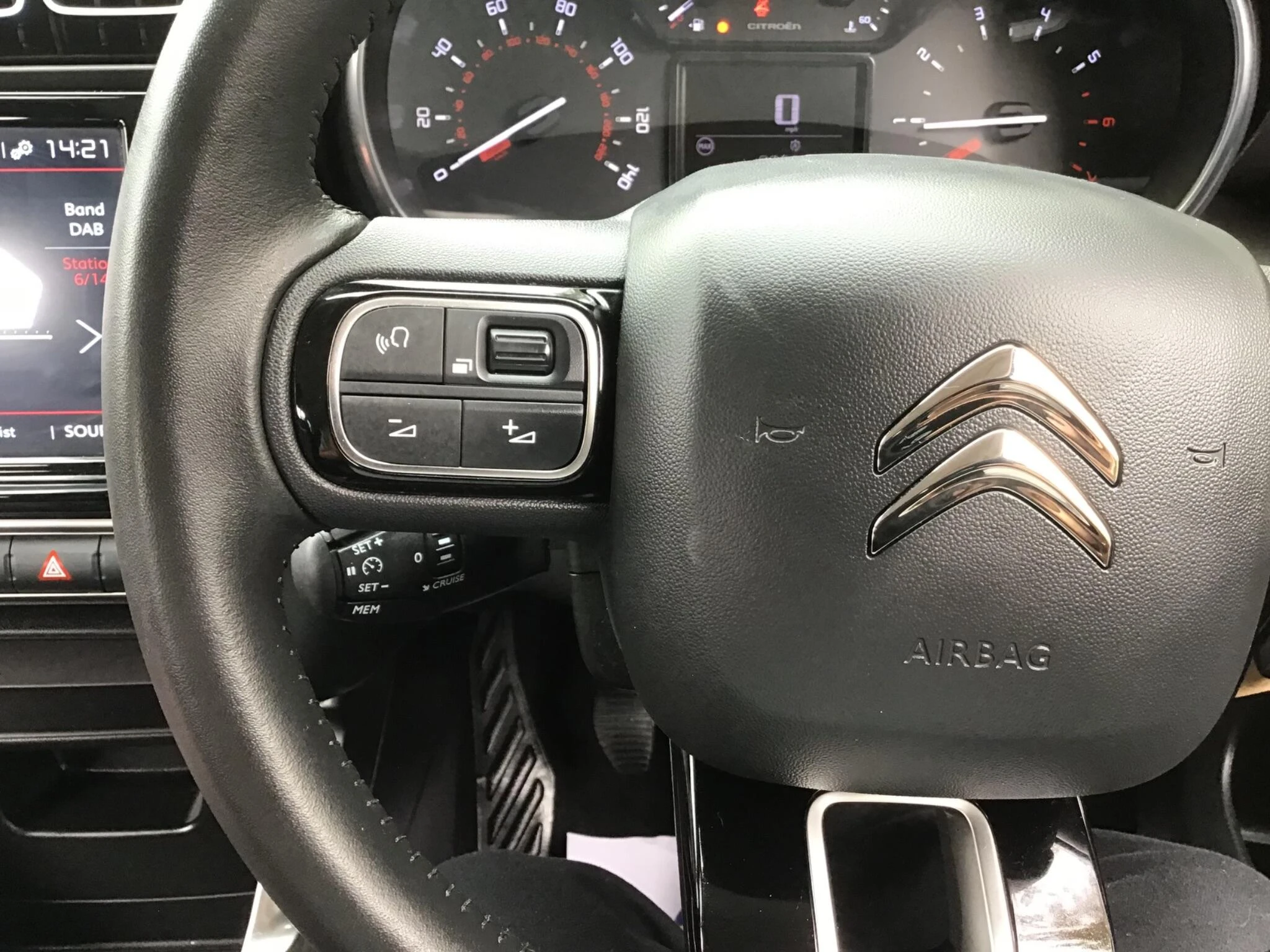 Vehicle image 32
