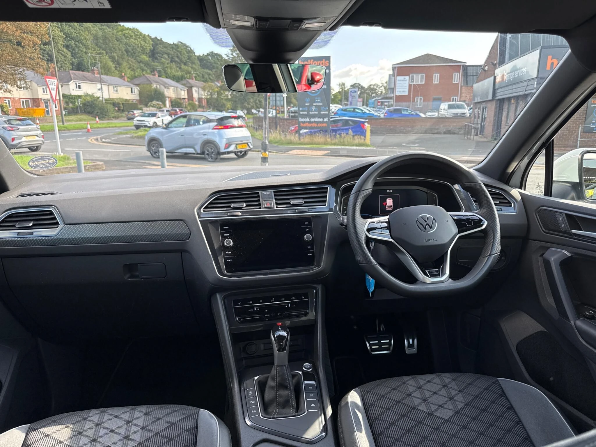 Vehicle image 14