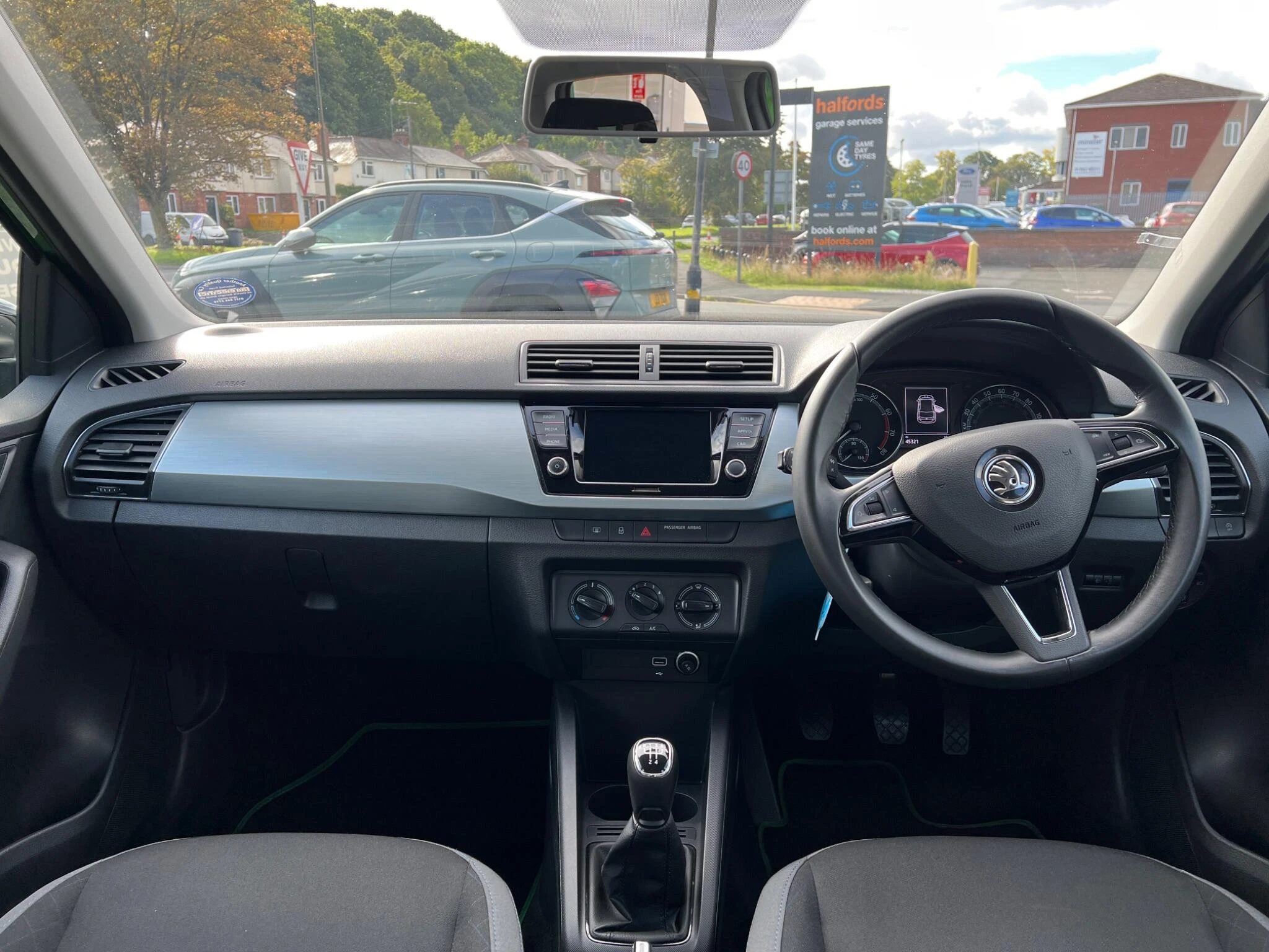 Vehicle image 17