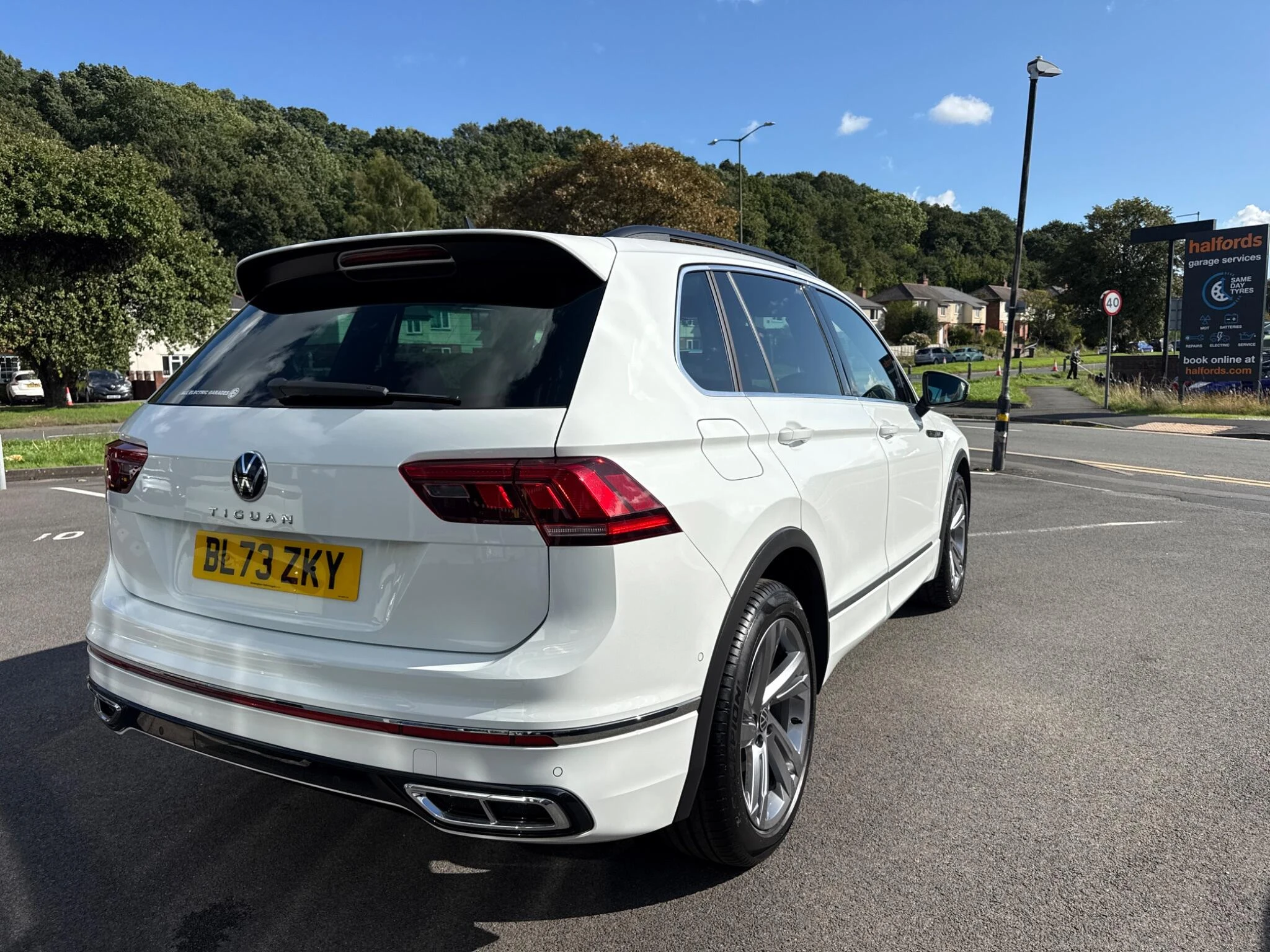 Vehicle image 13