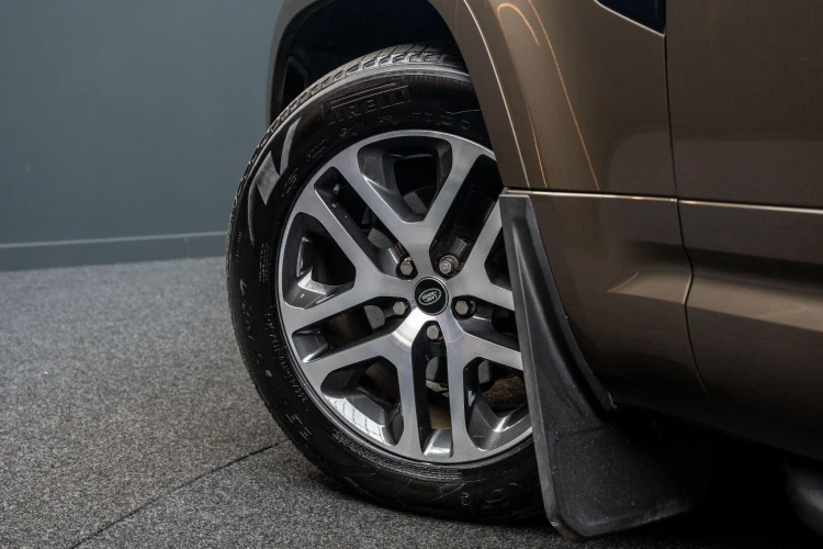 Vehicle Image 13