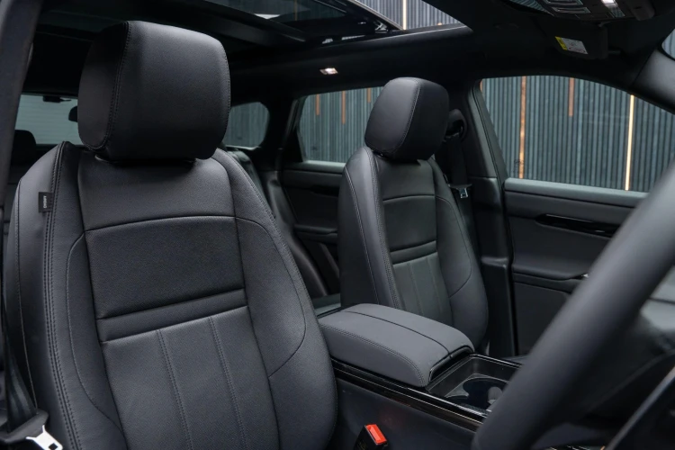 Vehicle Image 12