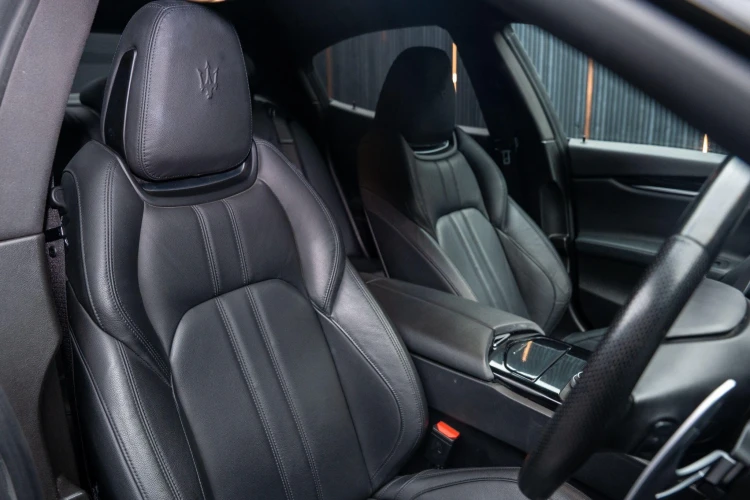 Vehicle Image 12