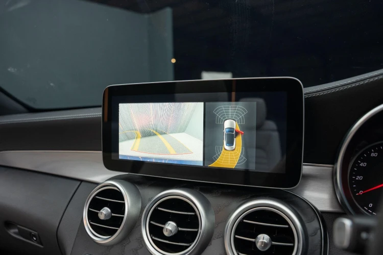 Vehicle Image 6