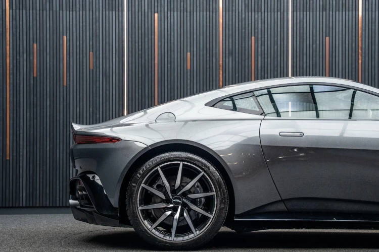 Vehicle Image 21