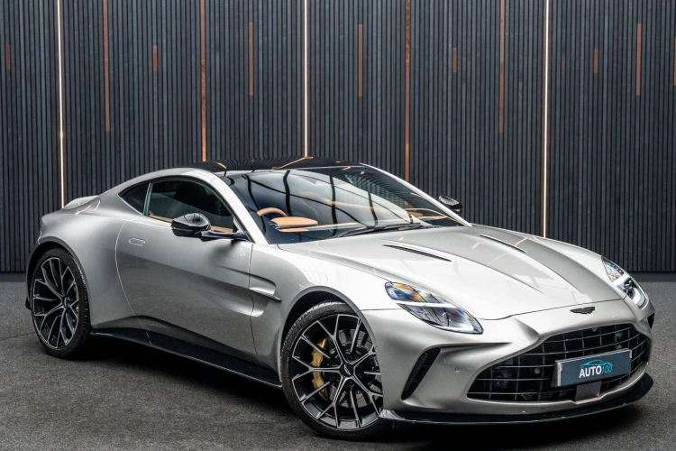 Vehicle Image 9