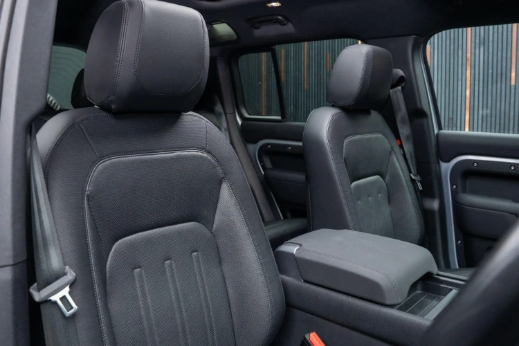 Vehicle Image 12