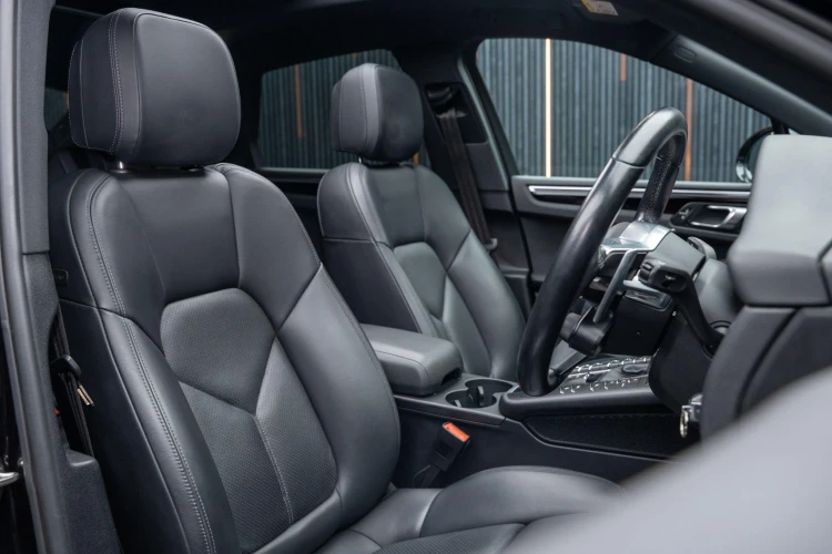 Vehicle Image 12