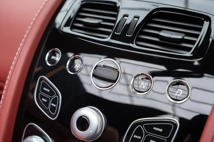 Vehicle Image 12