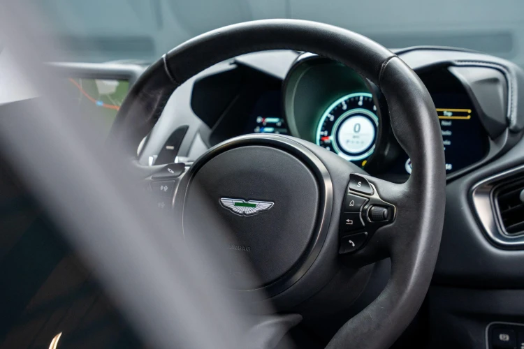Vehicle Image 32