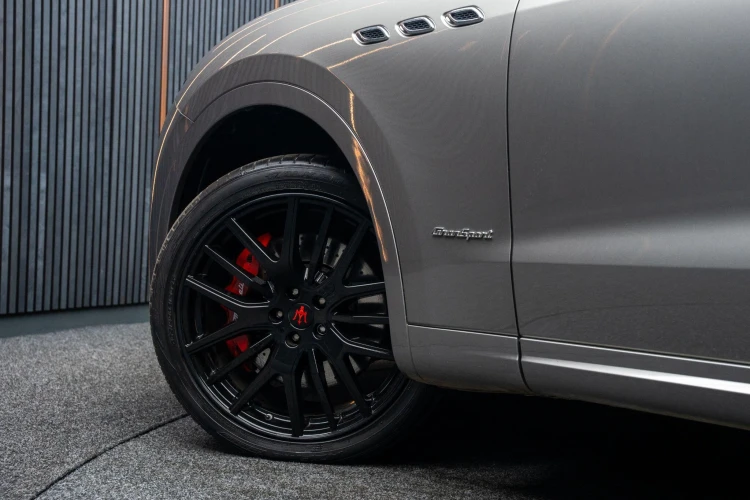 Vehicle Image 13