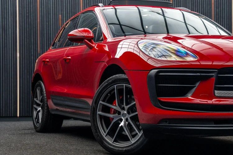 Vehicle Image 9