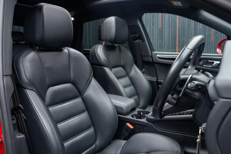 Vehicle Image 12