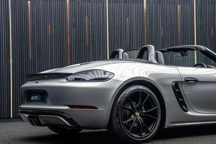 Vehicle Image 23