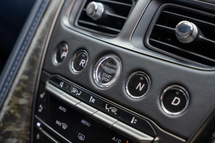 Vehicle Image 14