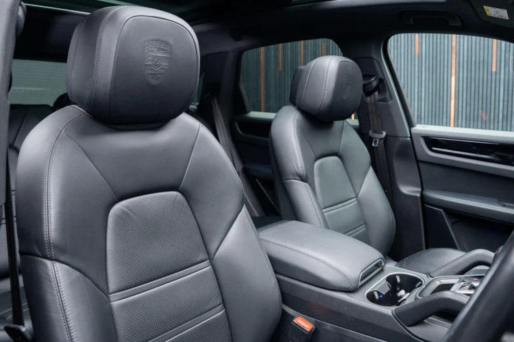 Vehicle Image 12