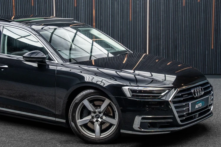Vehicle Image 9