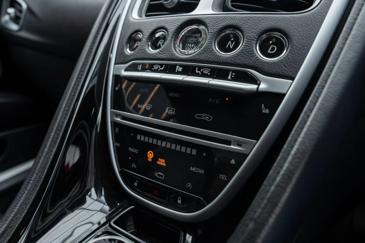 Vehicle Image 12