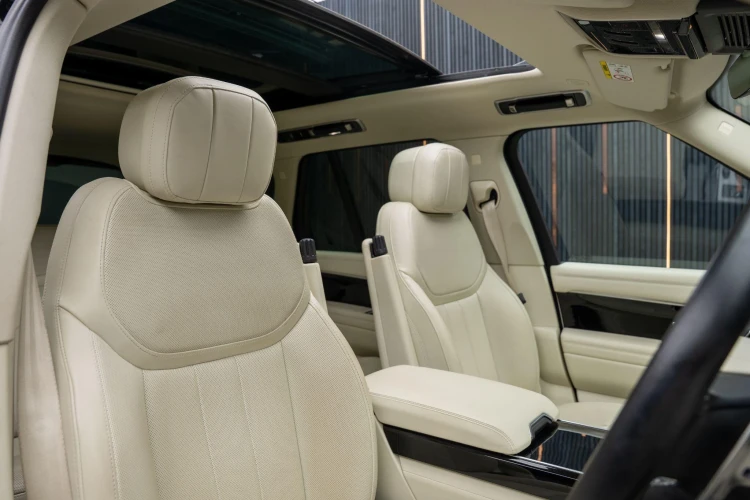 Vehicle Image 12
