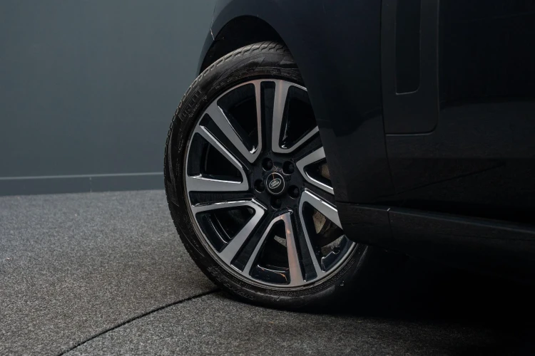 Vehicle Image 13
