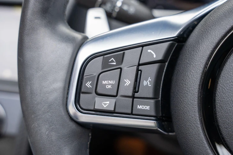 Vehicle Image 32