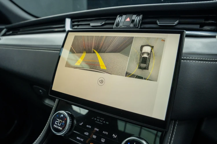 Vehicle Image 8