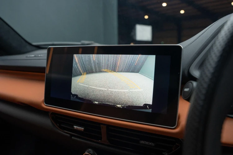 Vehicle Image 8