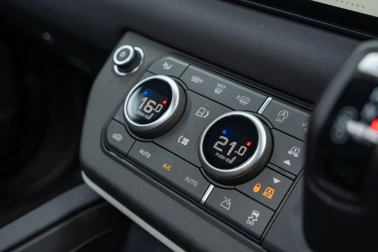 Vehicle Image 16