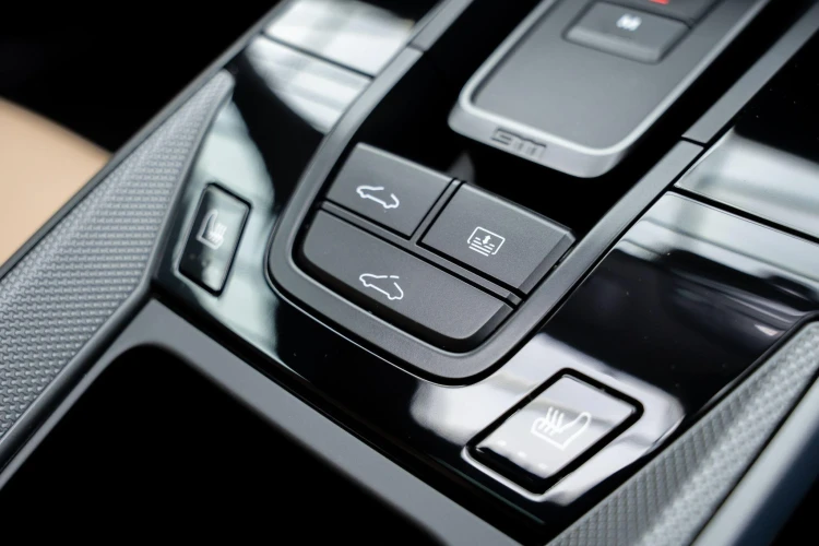 Vehicle Image 30