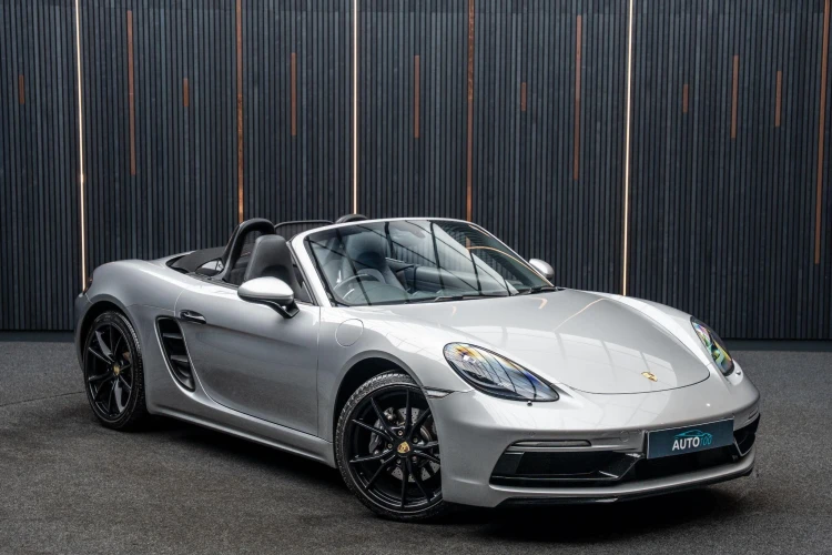 Vehicle Image 9