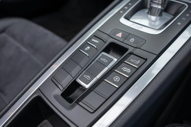 Vehicle Image 32