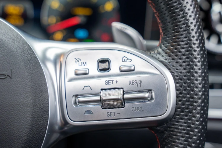Vehicle Image 32