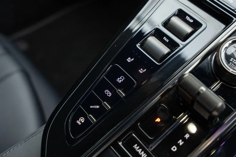 Vehicle Image 33